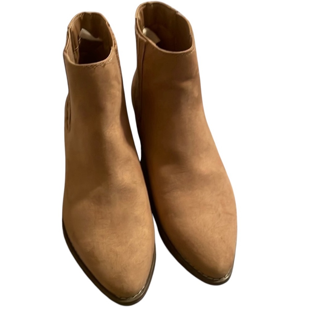 H3- Womens size 8 - universal threads - tan ankle boot